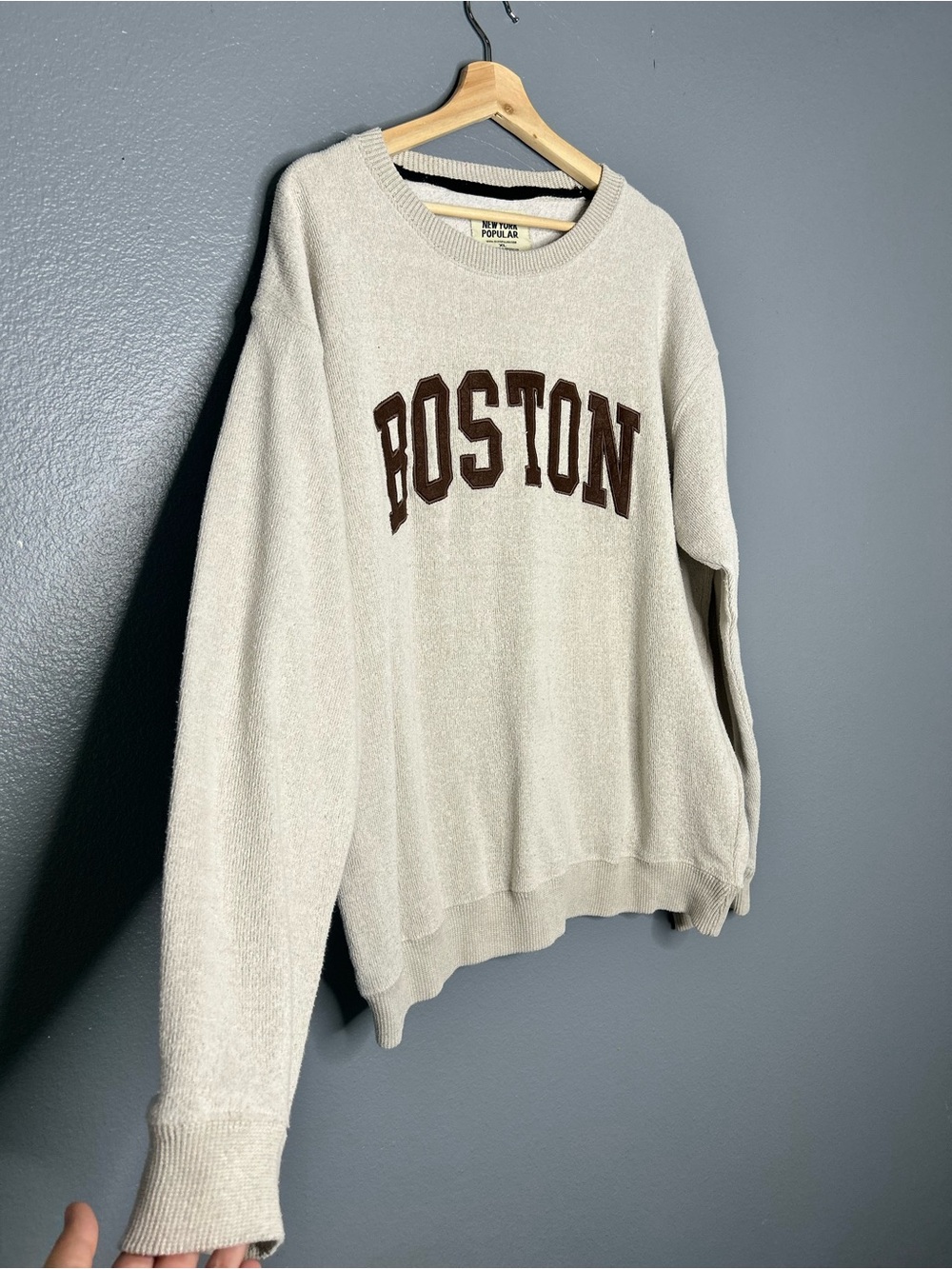 New York Popular Cream Crewneck Pullover Sweater with Brown Boston Applique XL